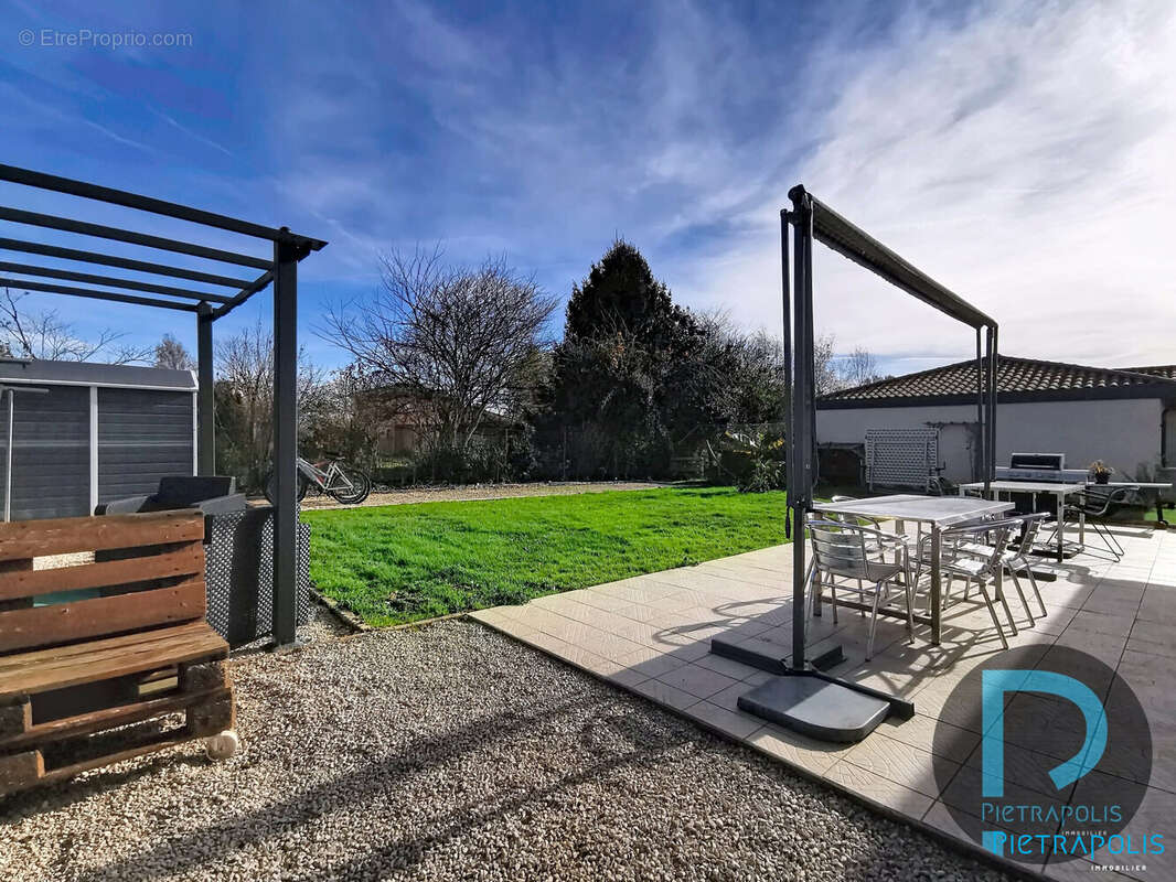 Maison à CRUZILLES-LES-MEPILLAT