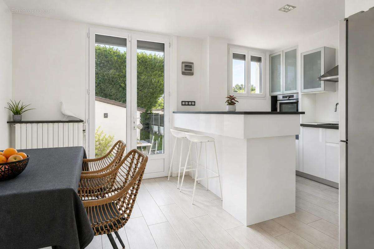Maison rénovée 6 pièces 153 m² à Antony - photo 5