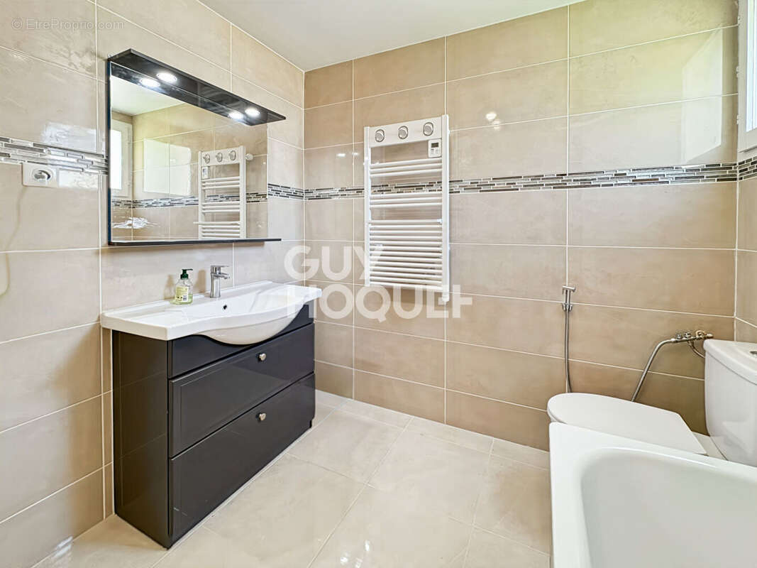 Maison à BUSSY-SAINT-GEORGES