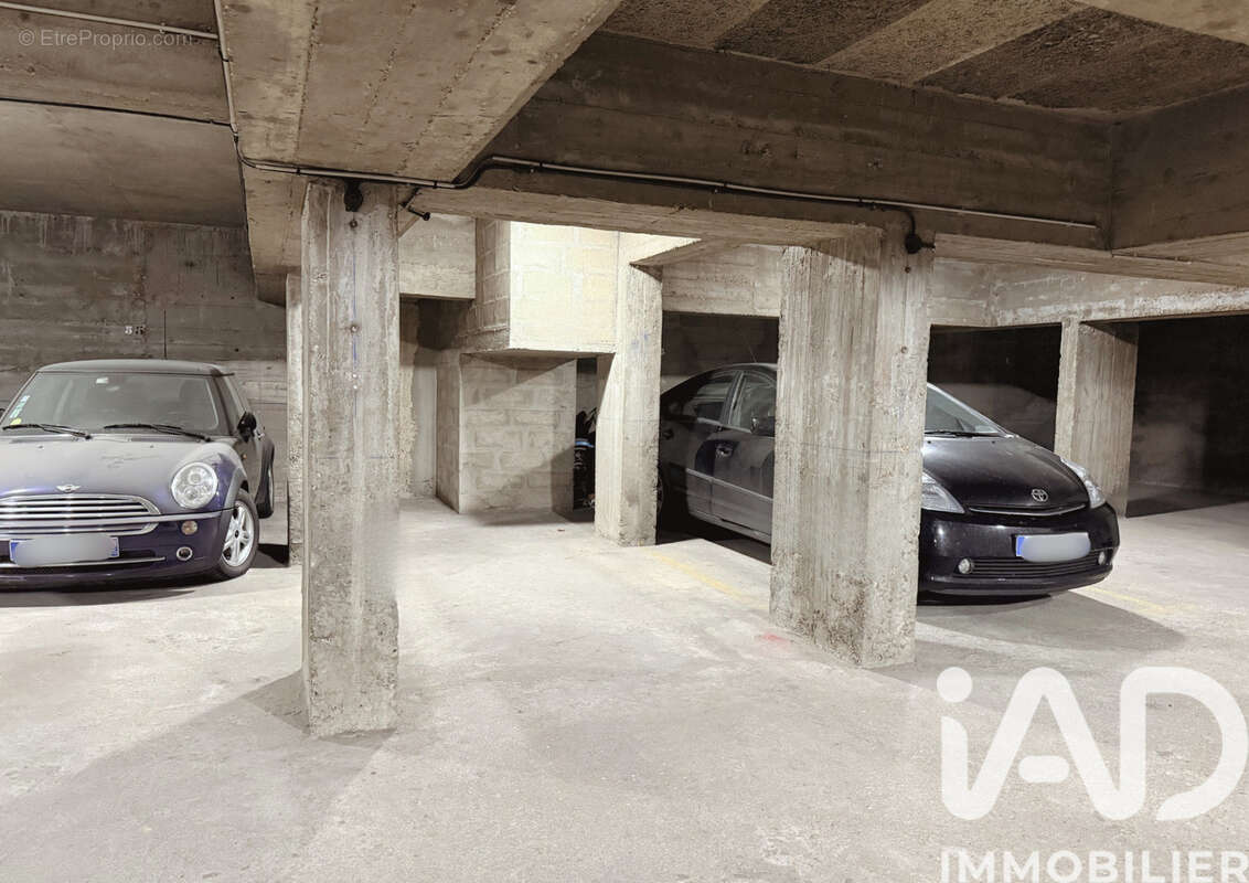Photo 2 - Parking à PARIS-6E
