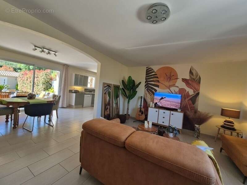 Maison à SOLLIES-VILLE