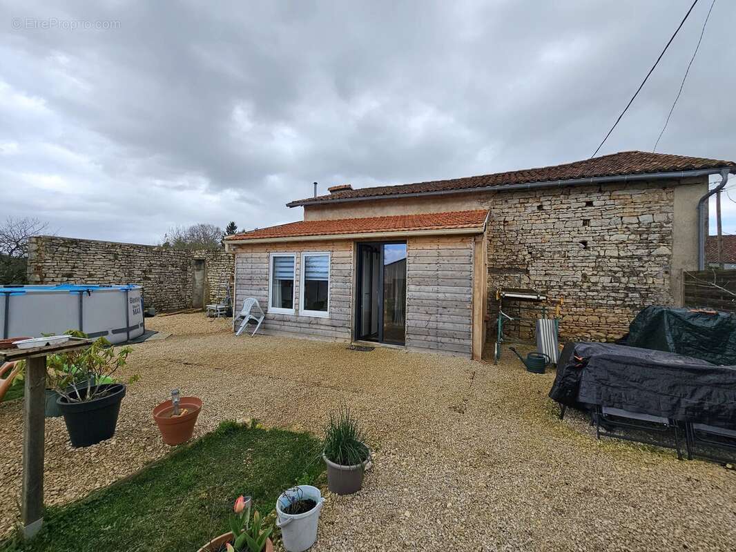 Maison à CHASSENEUIL-SUR-BONNIEURE