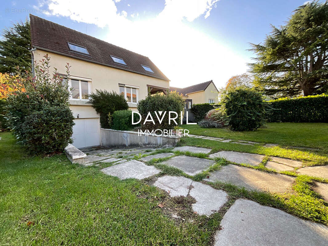 Maison à MAURECOURT