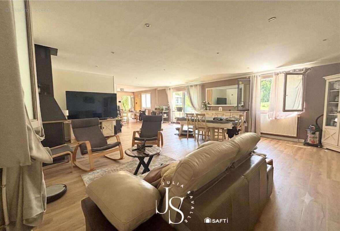 Maison 167 m² à Maulevrier-Sainte-Gertrude  - photo 6