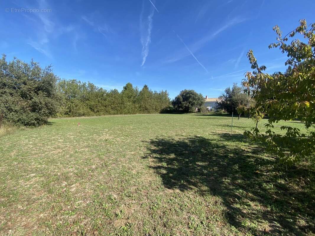 Terrain à VERNEGUES