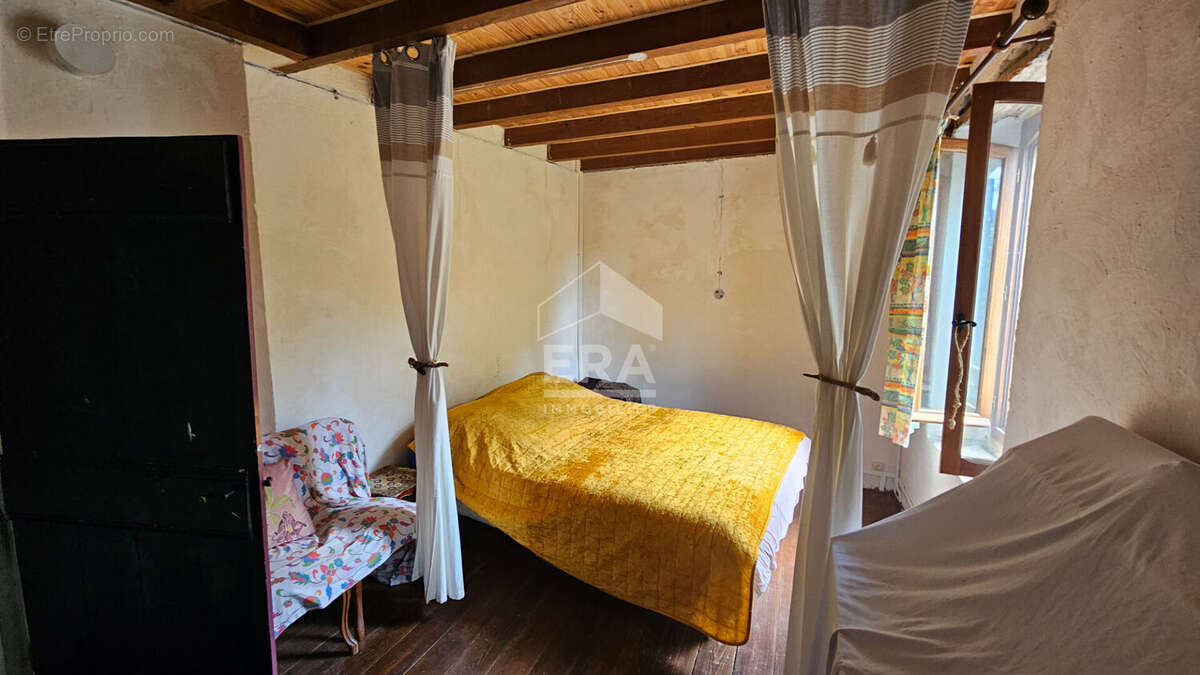 Maison à COURNANEL