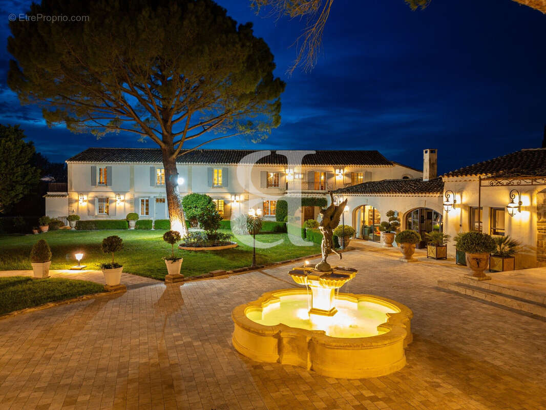 Maison 544 m² à Maussane-Les-Alpilles  - photo 2