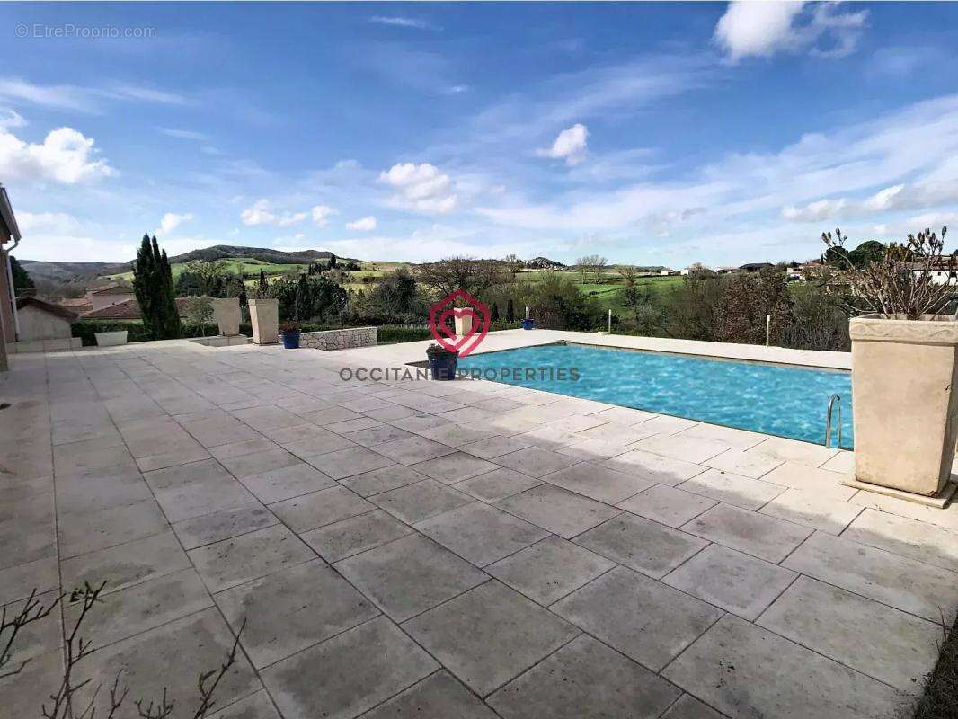 Elégante villa contemporaine avec piscine - photo 15
