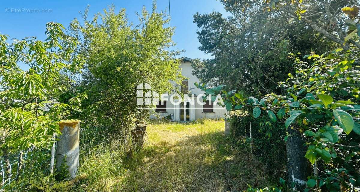 Auterive - maison a renover avec grand terrain - photo 2