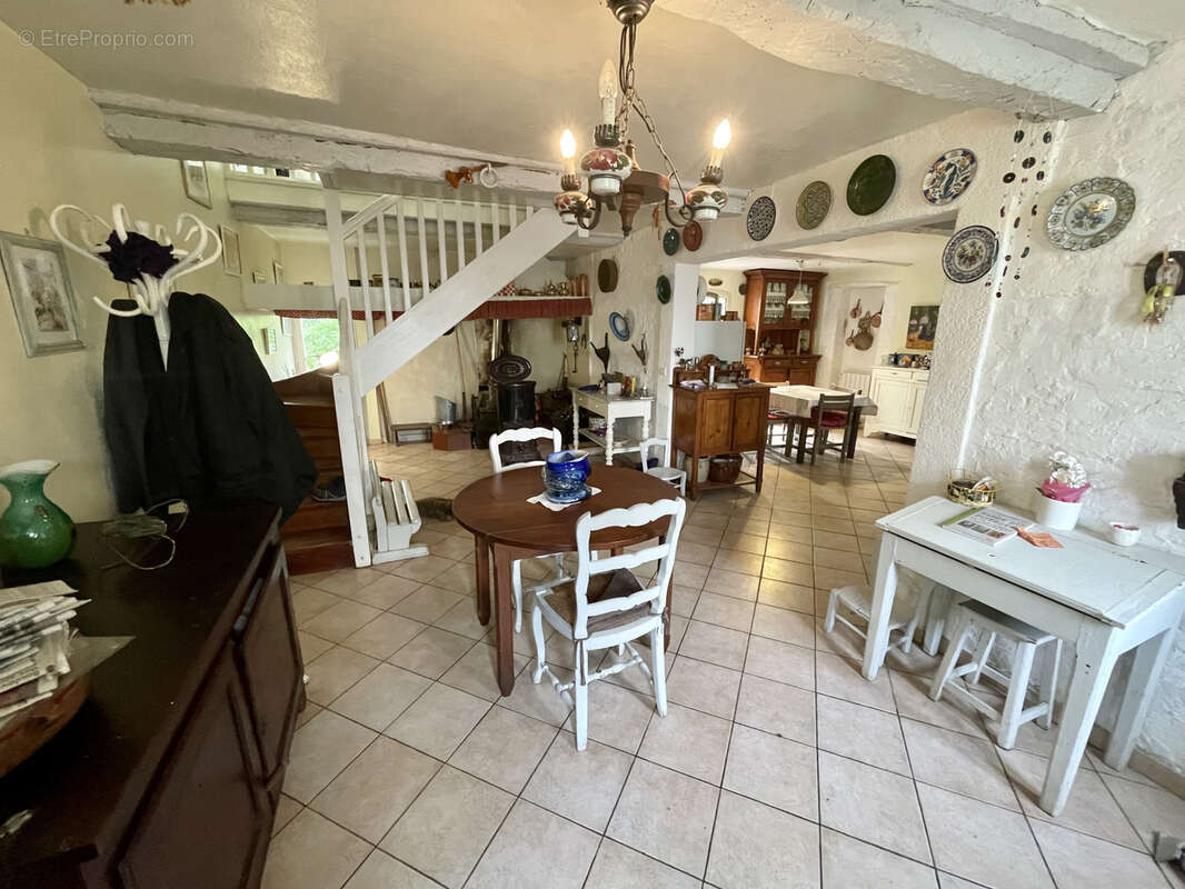 Maison à SAINT-GENIS-DES-FONTAINES