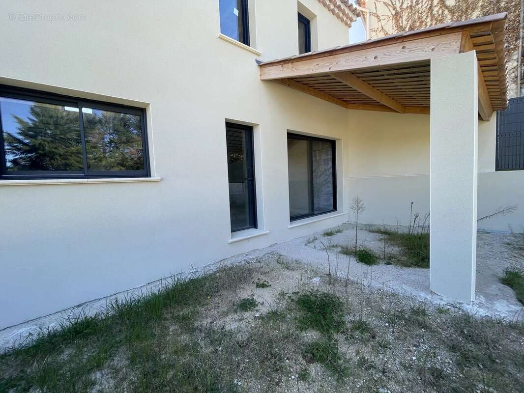 Maison à ENTRECHAUX