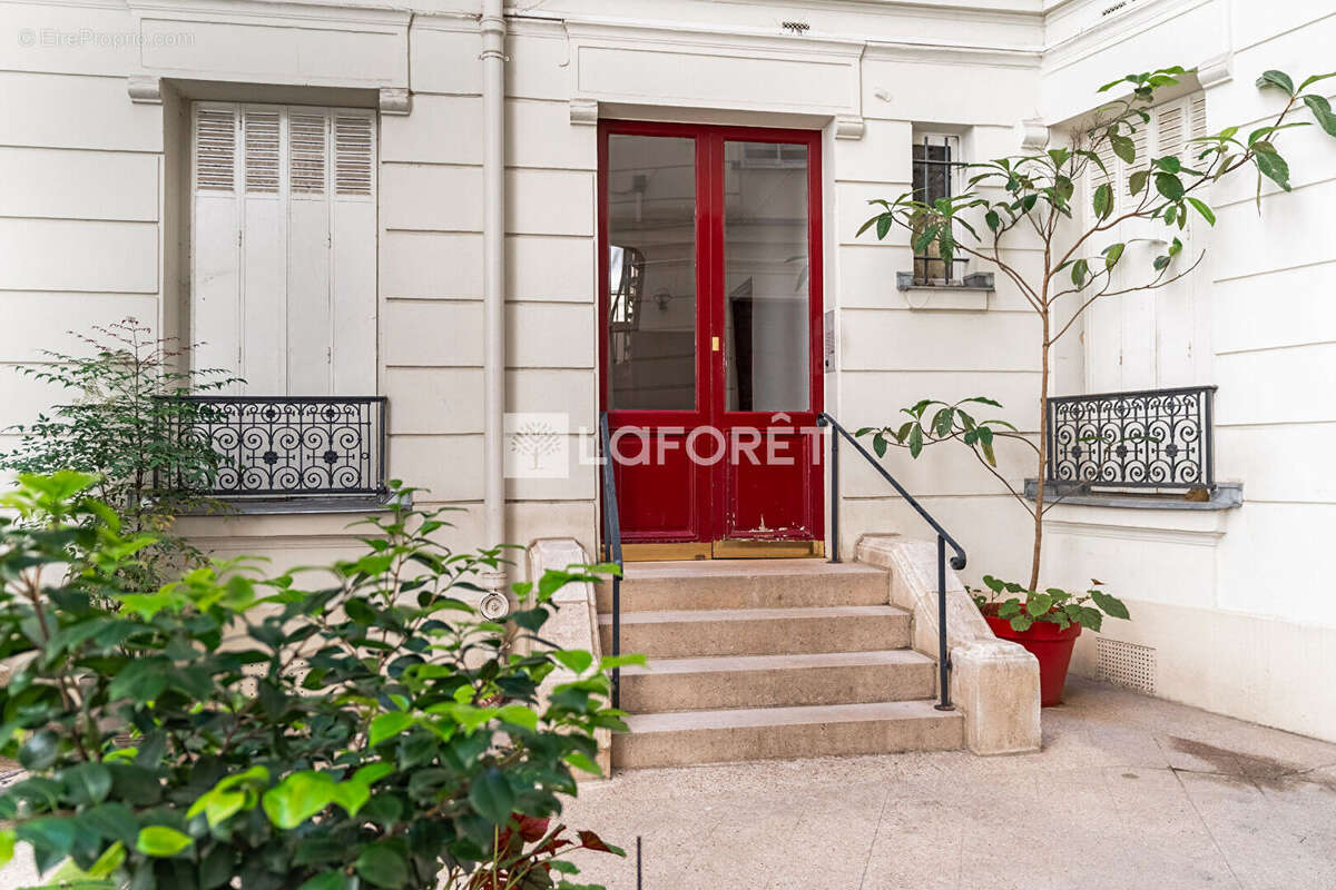 Proche place wagram - bel immeuble - 2 pieces - elegant - au calme - photo 14