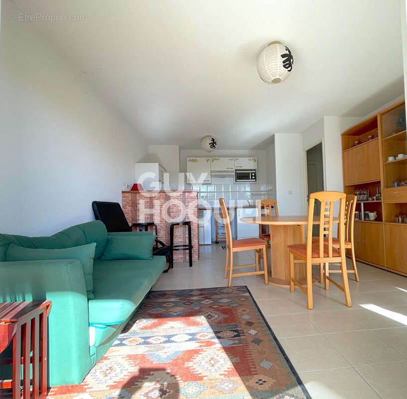 Appartement à BEAUZELLE