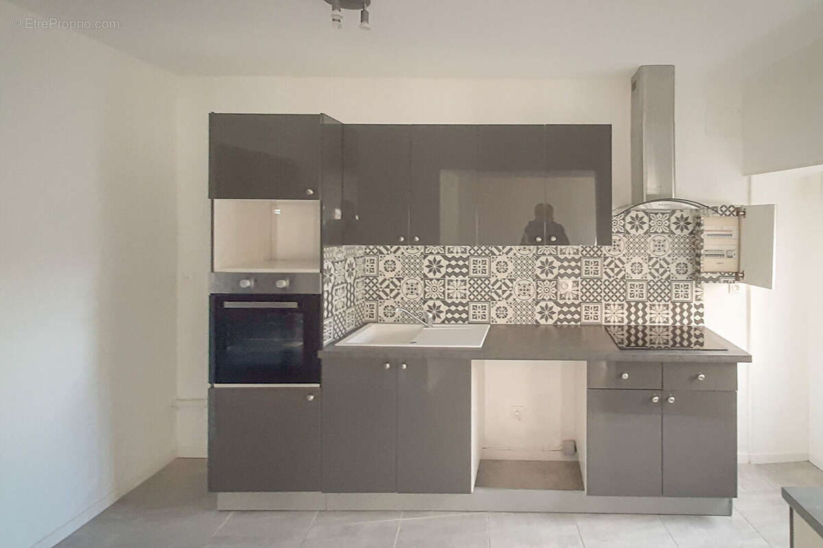 CARCASSONNE - VILLALBE Maison de village T5 104m² rénovée et déjà louée - photo 3