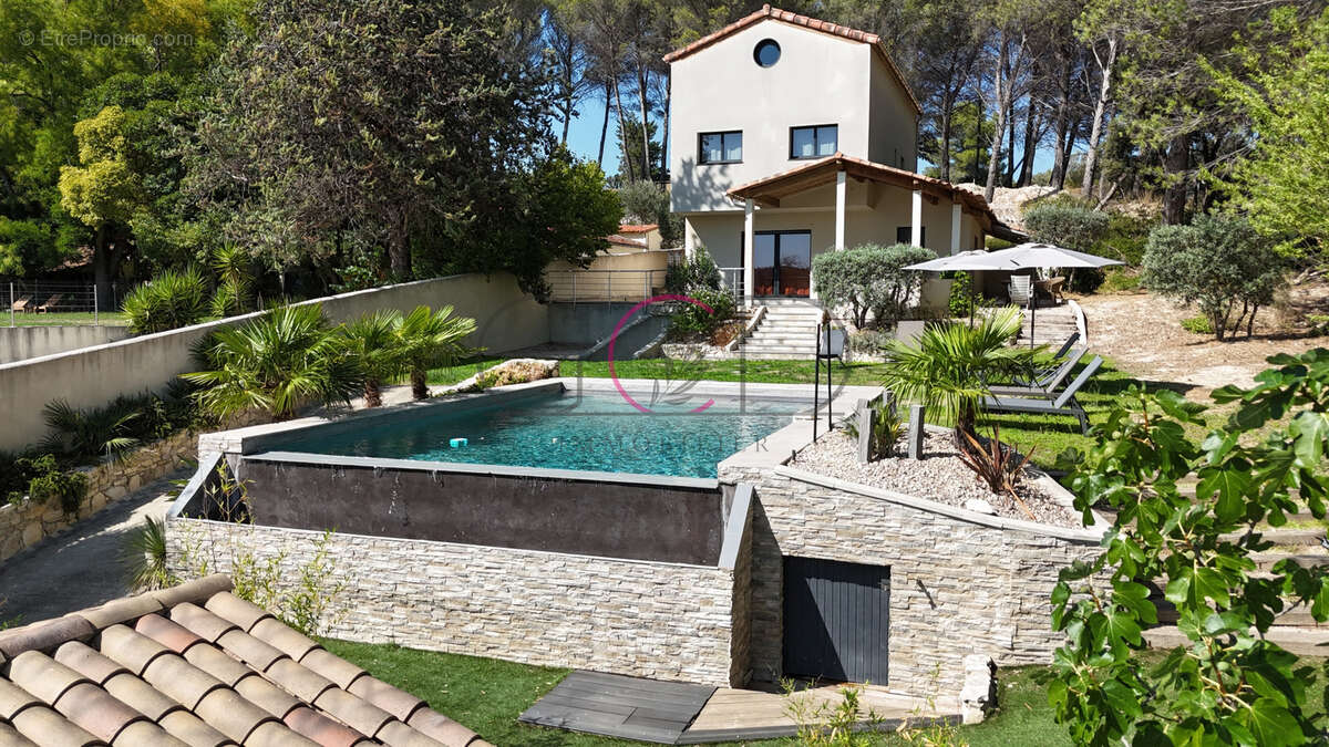 Maison à VENTABREN