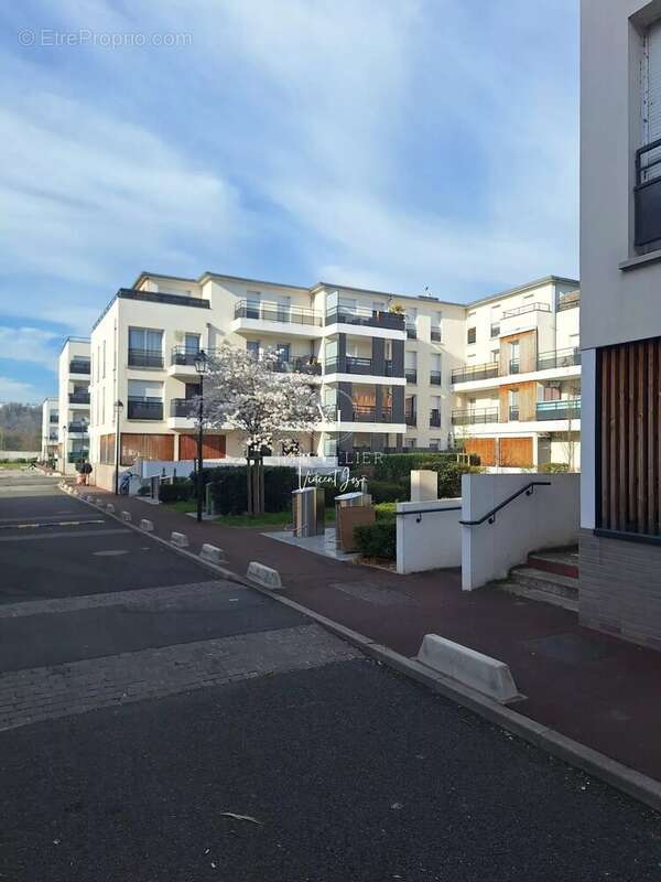 Parking à CROISSY-SUR-SEINE