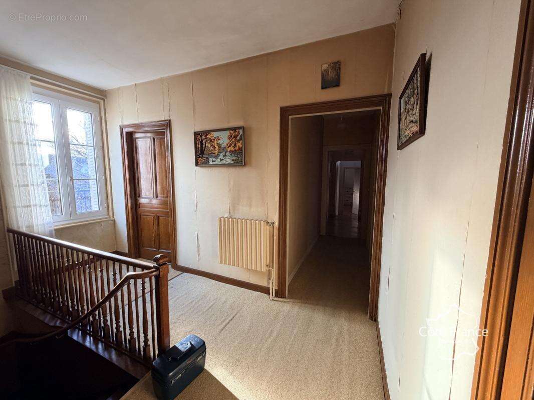 Maison à CRECY-SUR-SERRE