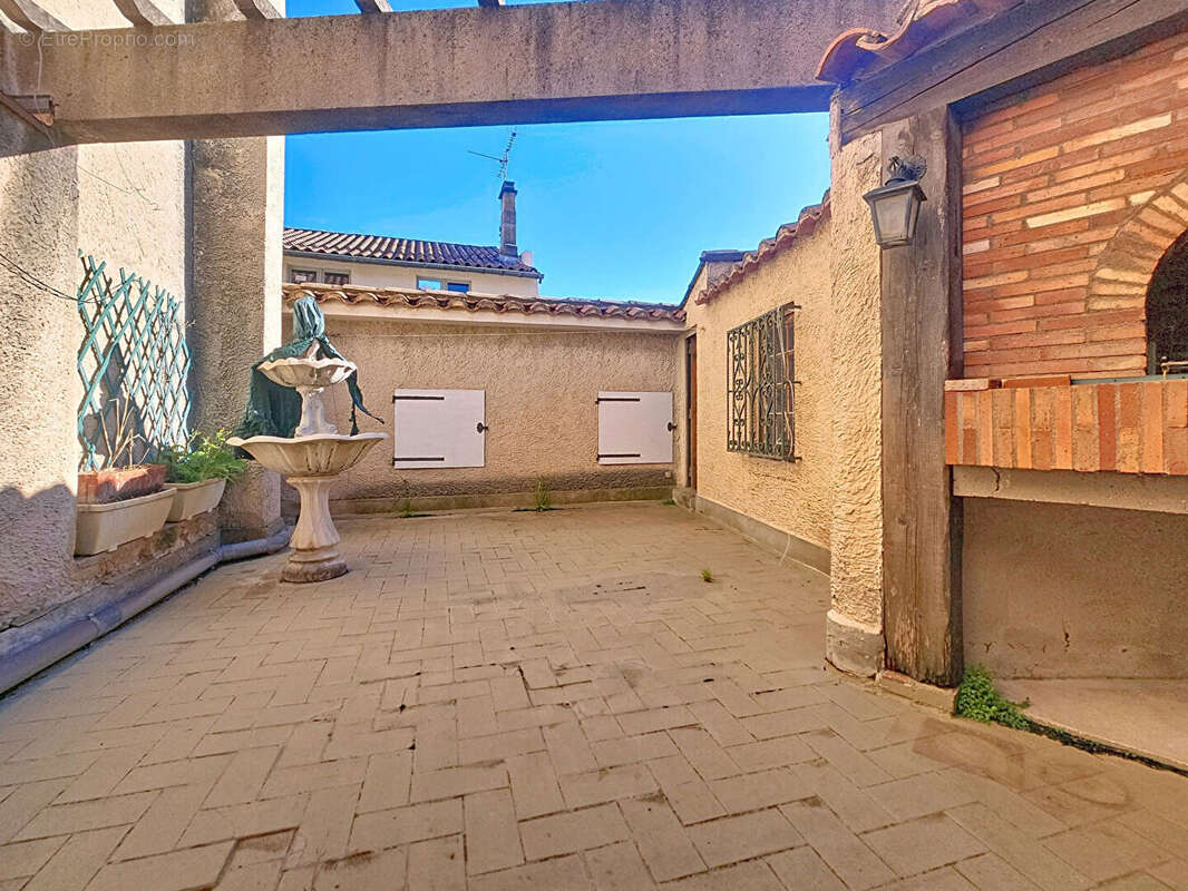 AVIGNON INTRA-MUROS. Appartement T2 35m² terrasse sans vis à vis - photo 3