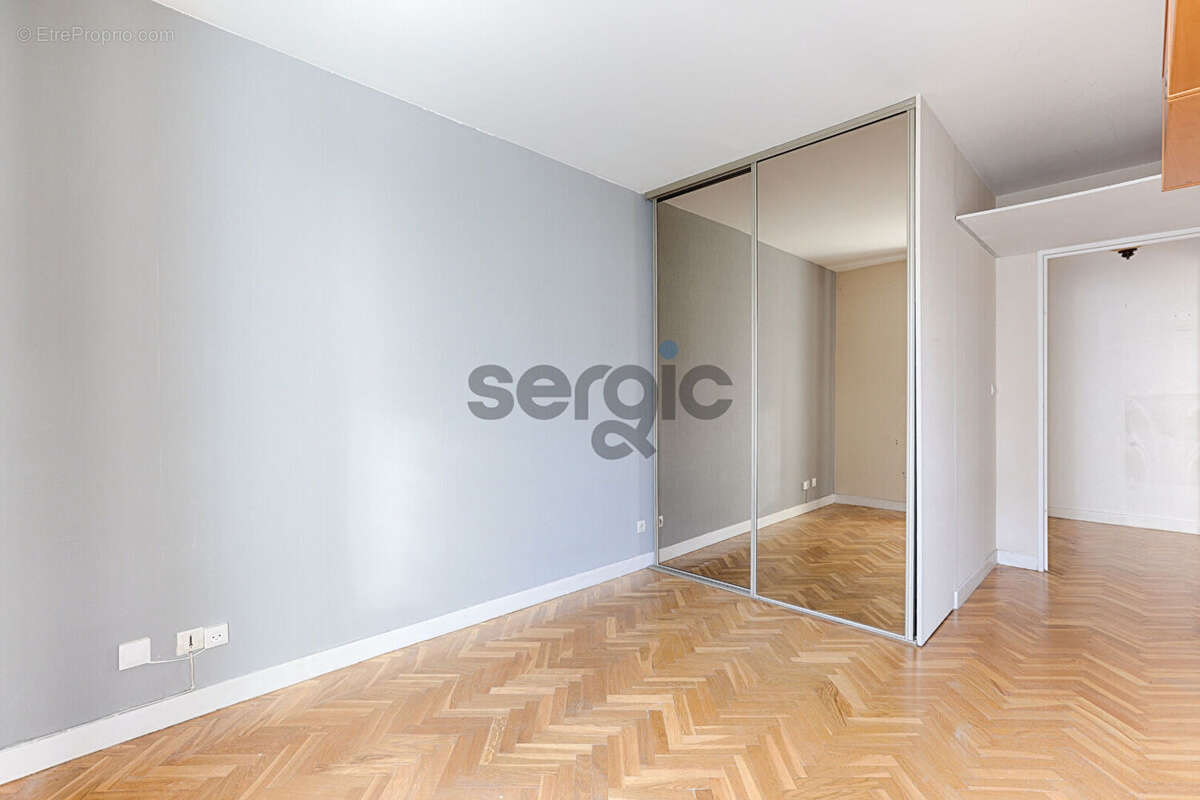 Appartement à ISSY-LES-MOULINEAUX