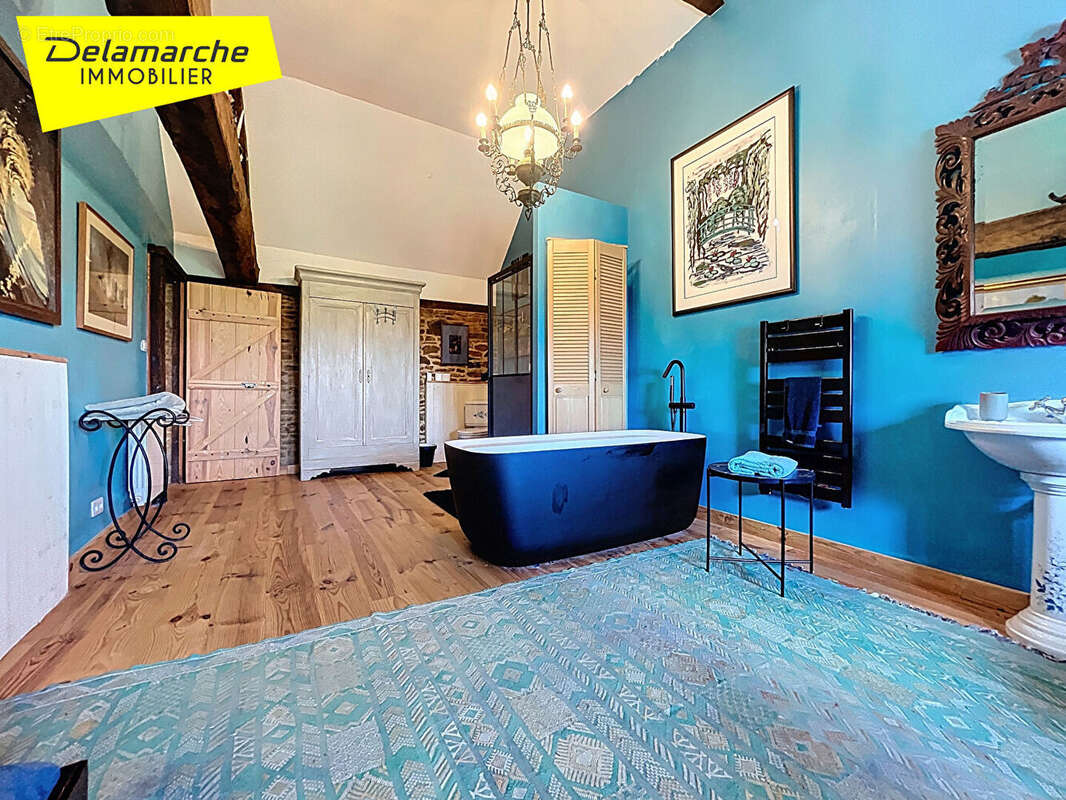 Maison à SAINT-HILAIRE-DU-HARCOUET