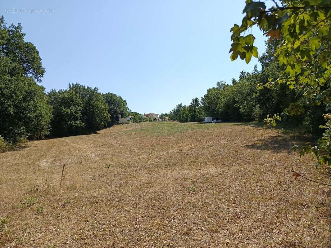 Terrain à SAIX
