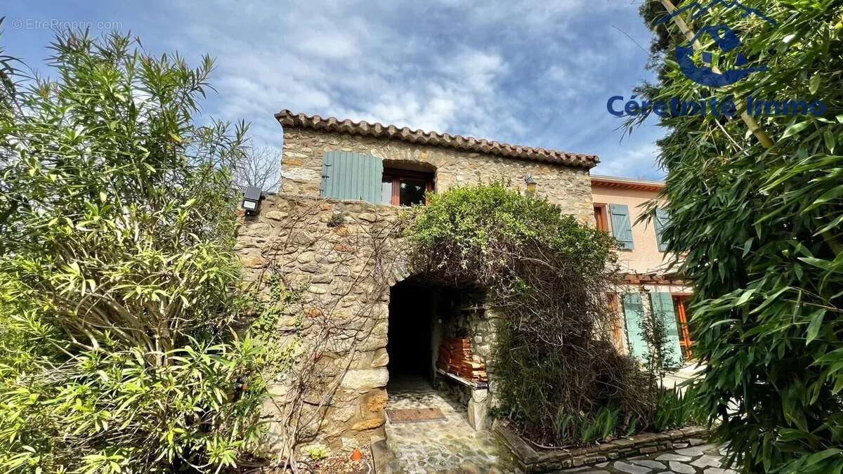 Maison à REYNES