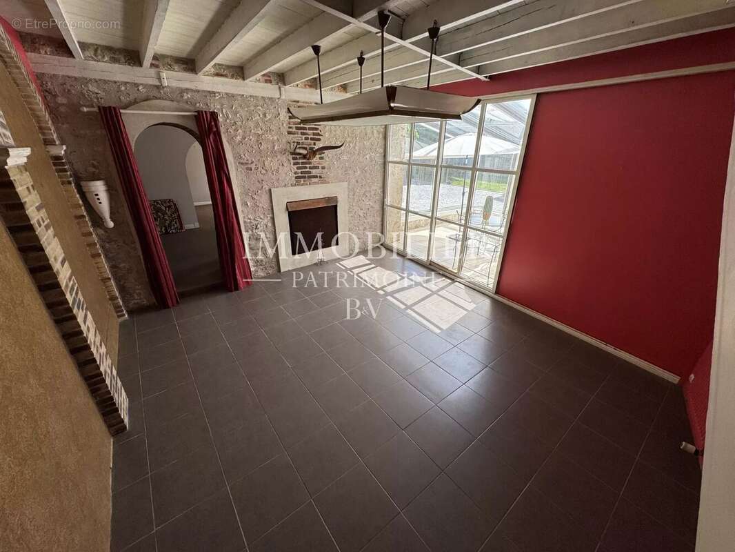 Maison à LA CHAUSSEE-SAINT-VICTOR