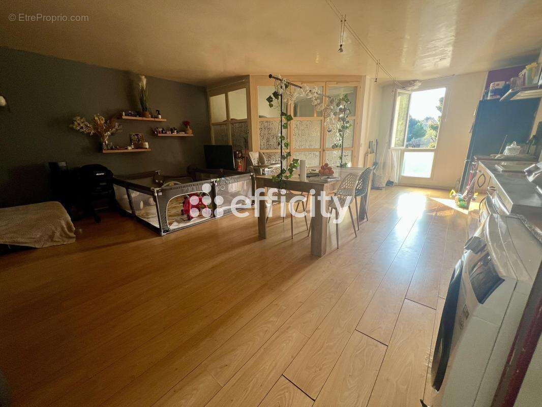 Appartement à MARSEILLE-15E