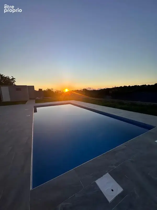 Vue mer eloignee et montagne superbe villa neuve avec piscine à peit-bourg - photo 2