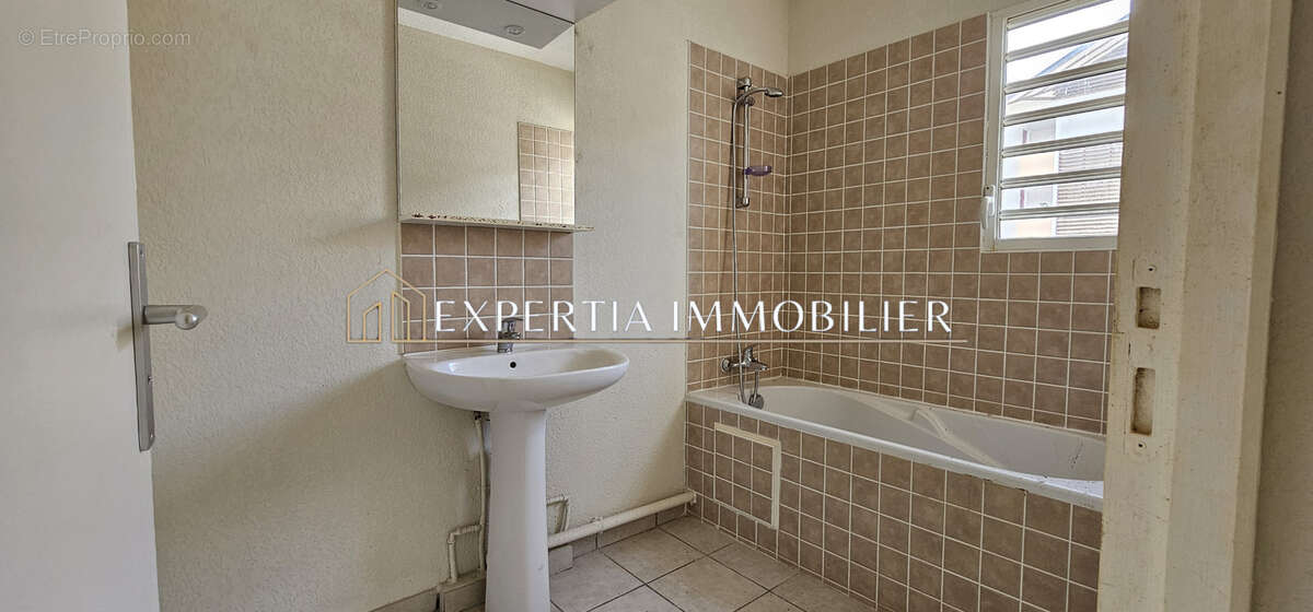 Appartement T4 de 87m2 à vendre quartier BADUEL à CAYENNE - photo 4