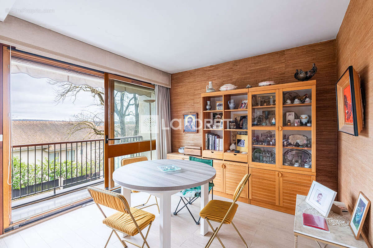 Appartement à LA CELLE-SAINT-CLOUD
