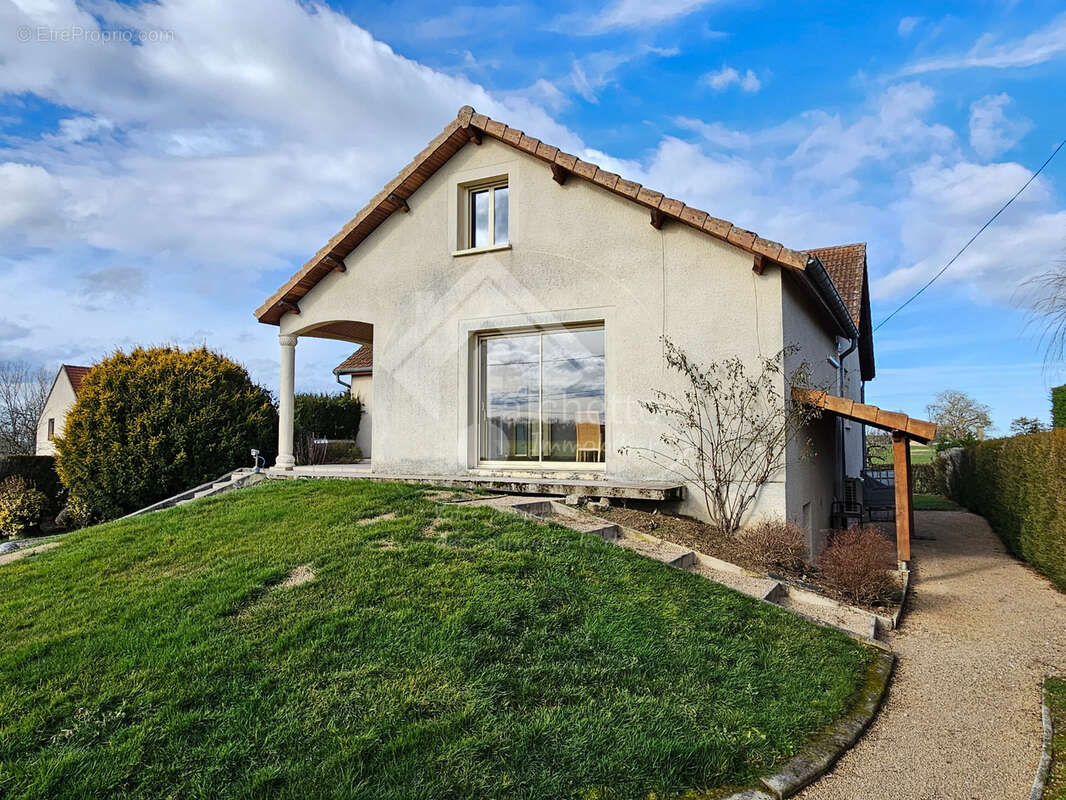 Maison à CLESSY