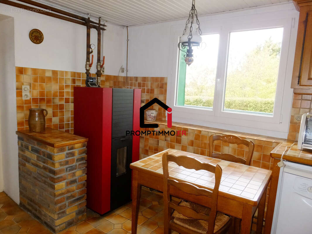 Maison 154 m² à Ainay-Le-Chateau  - photo 7