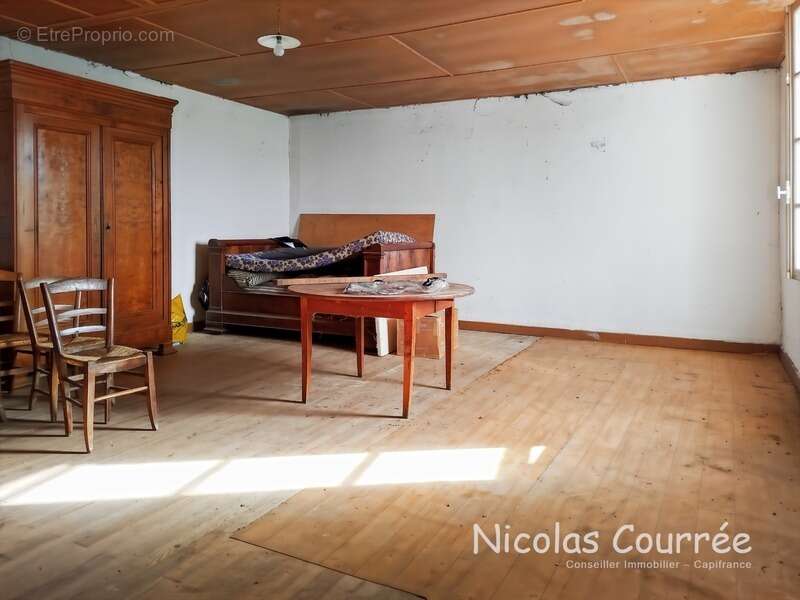 Maison à rénover – 191 m² – Fort potentiel – Environnement calme SAINT VINCENT LA CHATRE (79) - photo 12