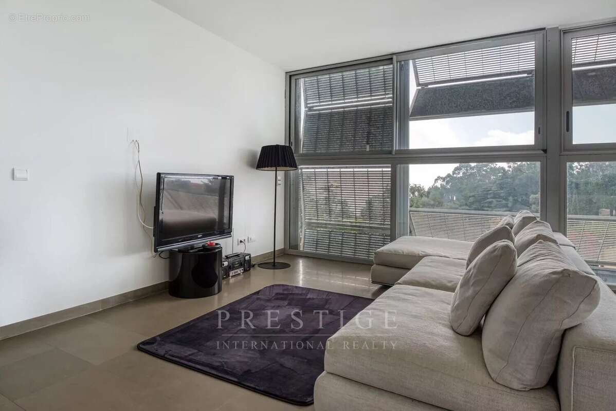 Eze, 2 pieces vue mer avec solarium sur le toit,  cave, parking possible - photo 9