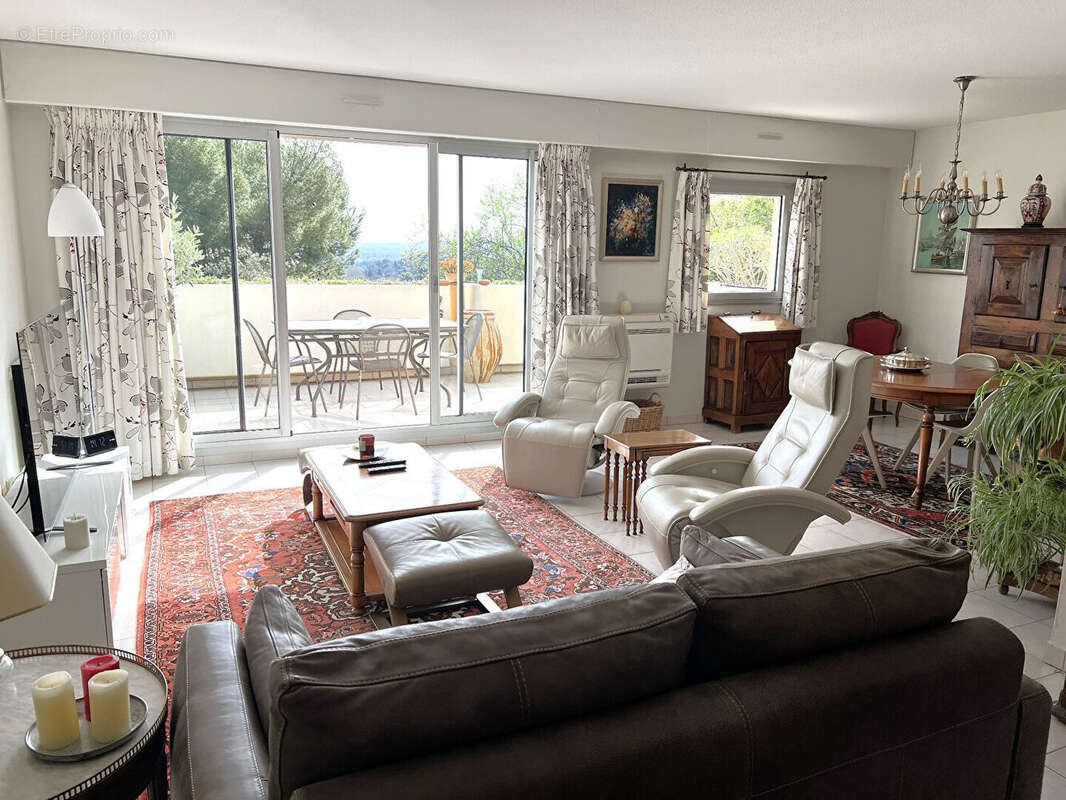 Appartement à VILLENEUVE-LES-AVIGNON