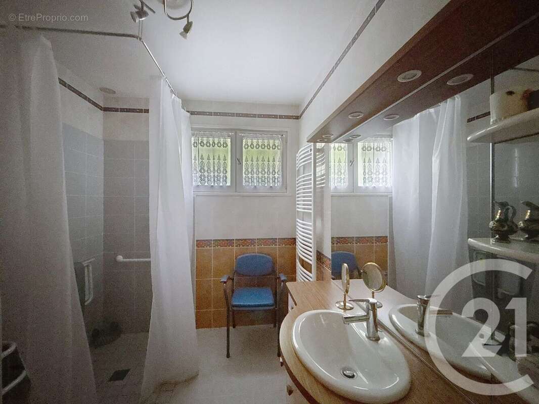 Maison à VOEUIL-ET-GIGET