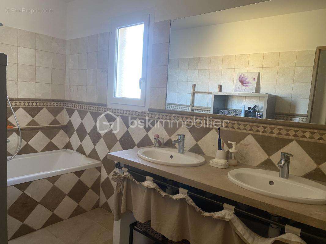 Maison à L&#039;ISLE-SUR-LA-SORGUE