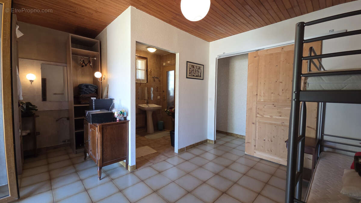 Maison familiale de 140 m2 sur grand terrain clos   Saint-Christol - photo 15