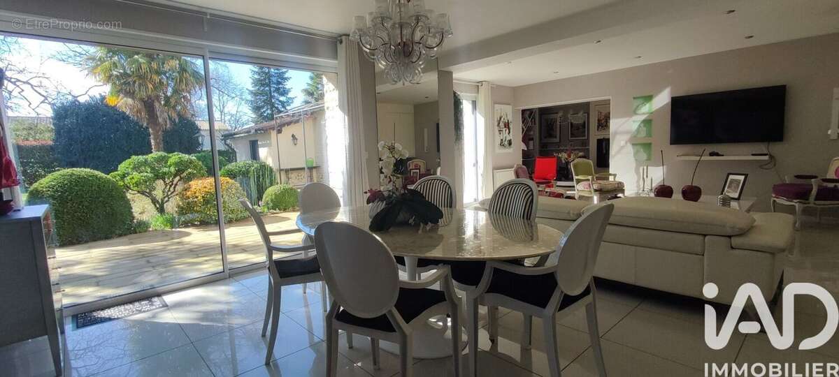 Maison 277 m² à Auge  - photo 2