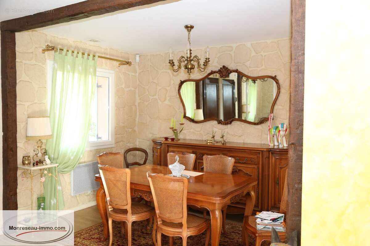 Maison à LA ROCHE-VINEUSE