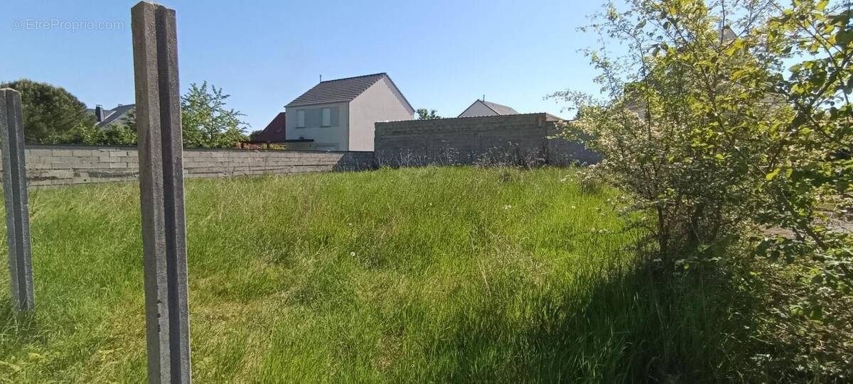 Terrain à EVRY-GREGY-SUR-YERRE