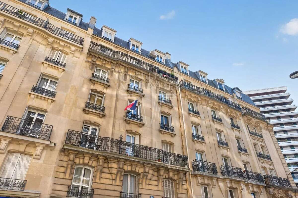 Lourmel - deux-pièces  dernier  étage. - photo 12