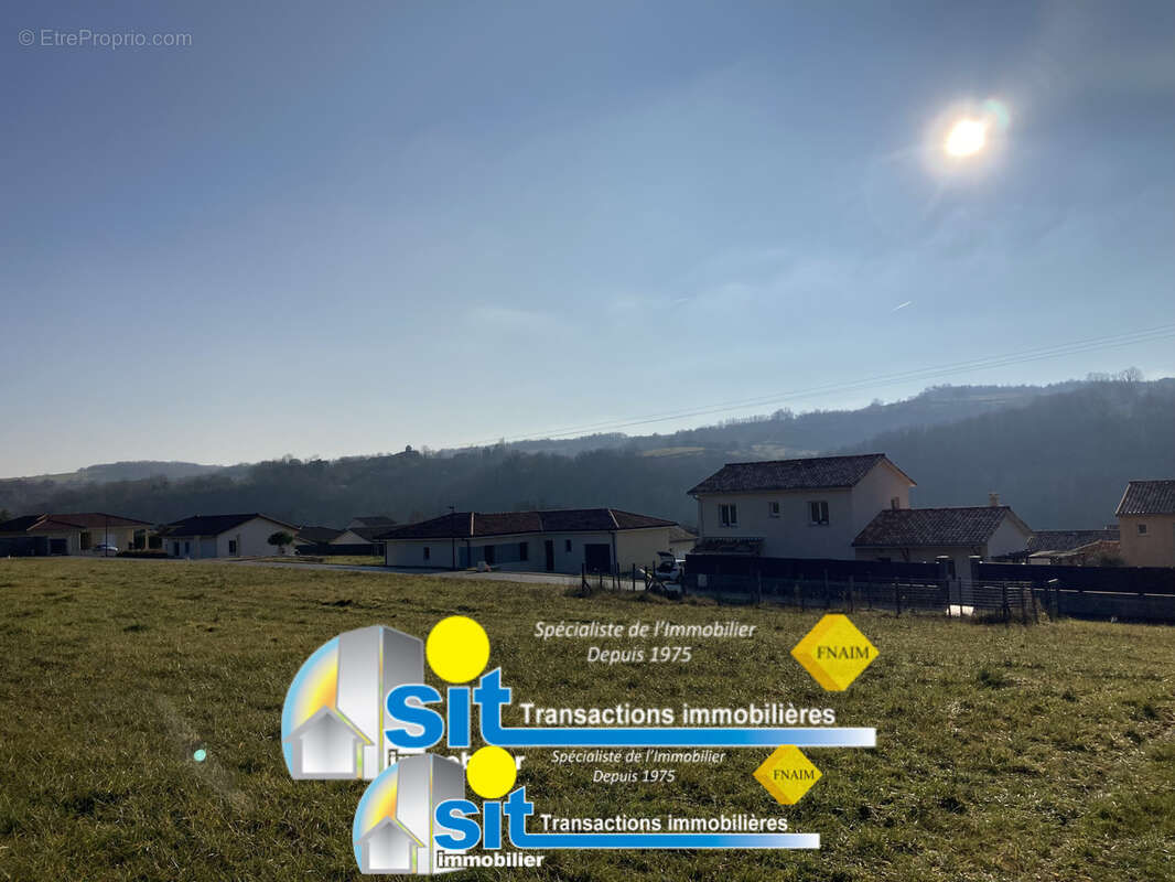 Terrain à SAINT-ROMAIN-DE-SURIEU