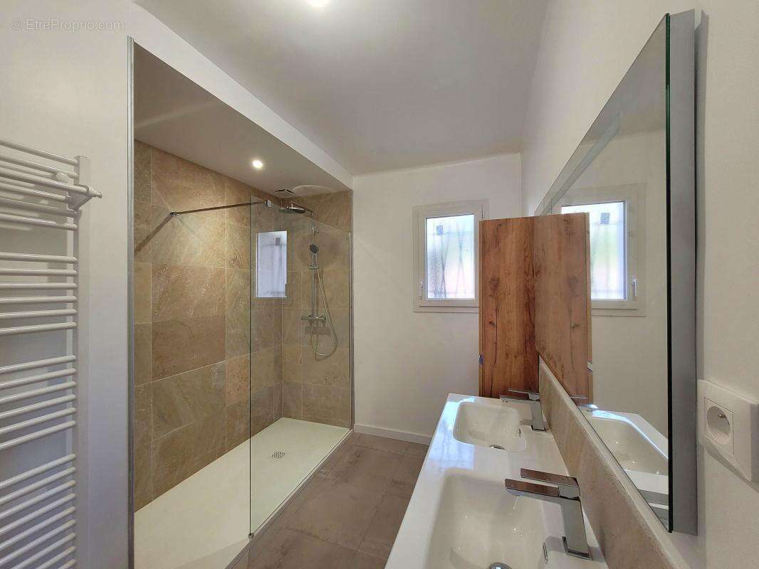 Maison à VINON-SUR-VERDON