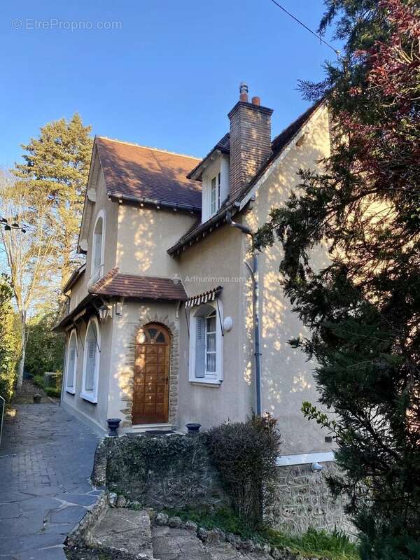 Maison à LA CHARTRE-SUR-LE-LOIR