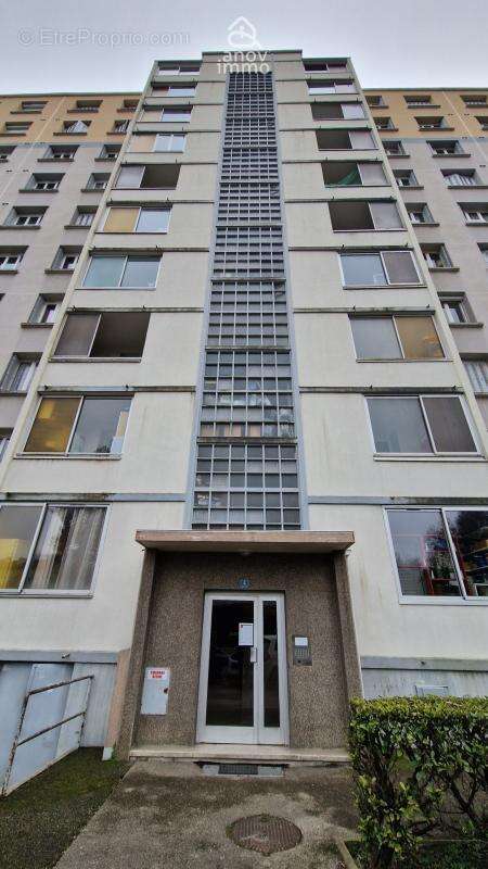 Appartement à SAINT-MARTIN-D'HERES