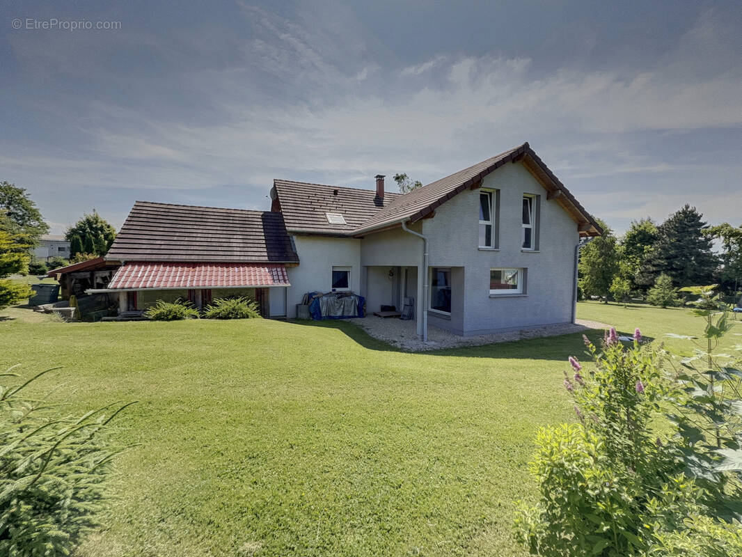 Maison à LES ECORCES