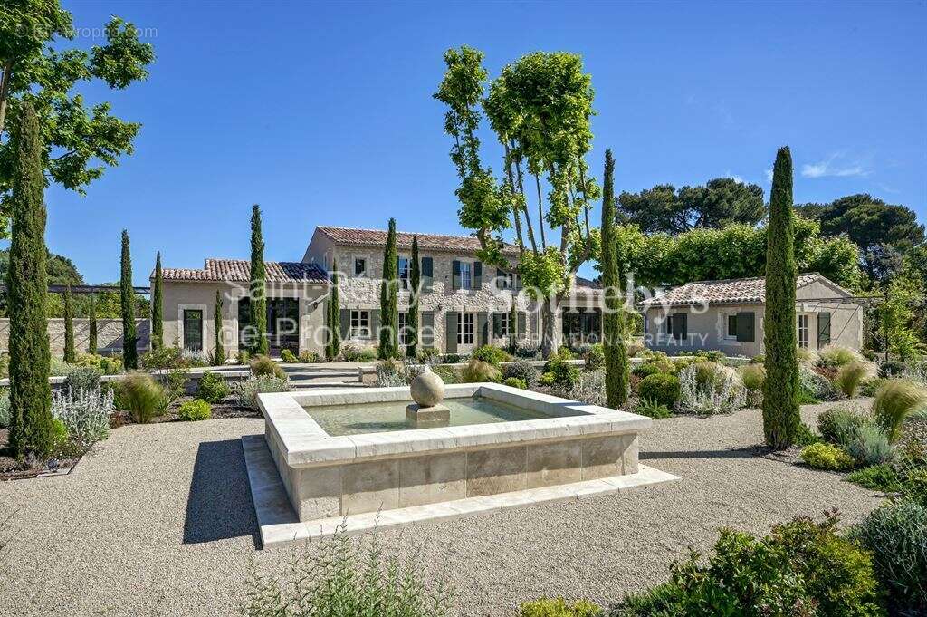 Mas en pierre rénové avec superbe vue sur les Alpilles, tennis et piscine - photo 5