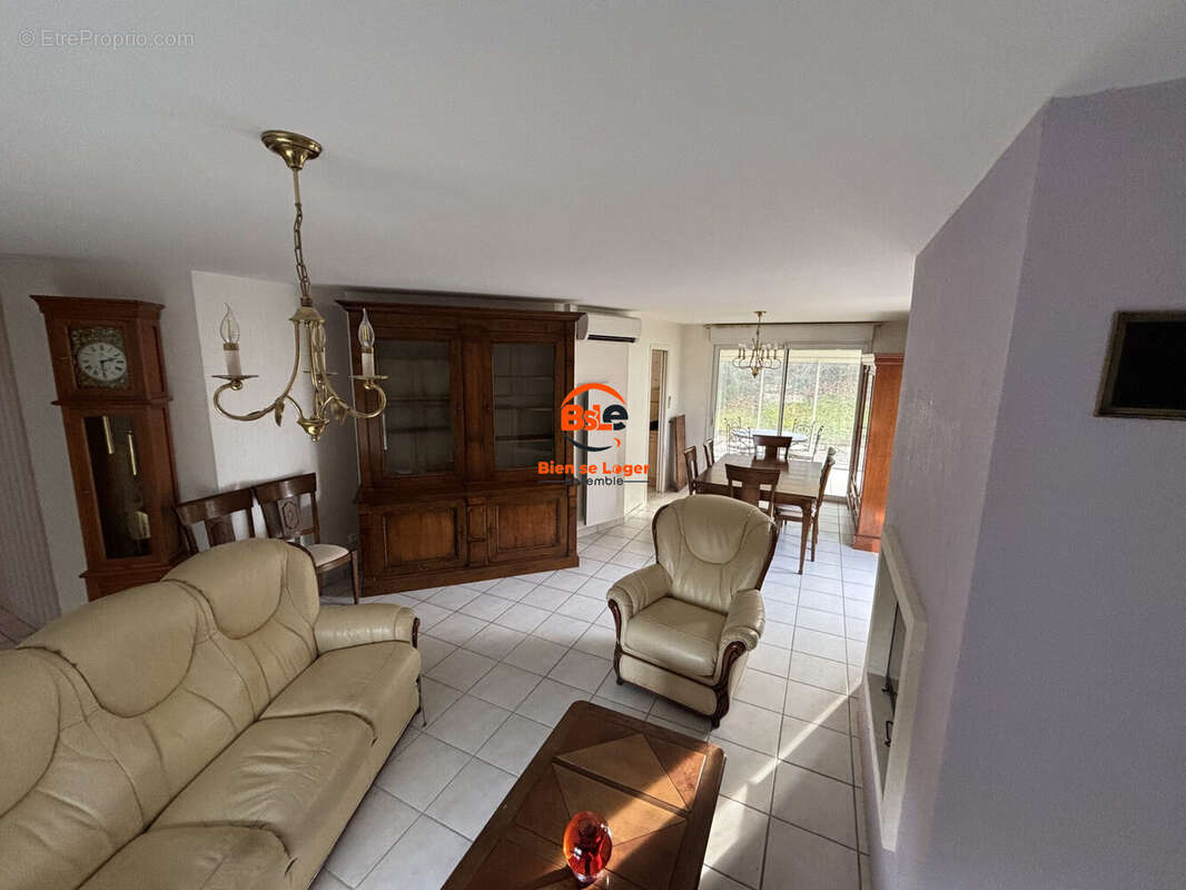 VENTE MAISON PLAIN PIED 2 CHAMBRES TERRAIN AGENCE BSLE BIEN SE LOGER ENSEMBLE COURNON  - Maison à COURNON-D'AUVERGNE